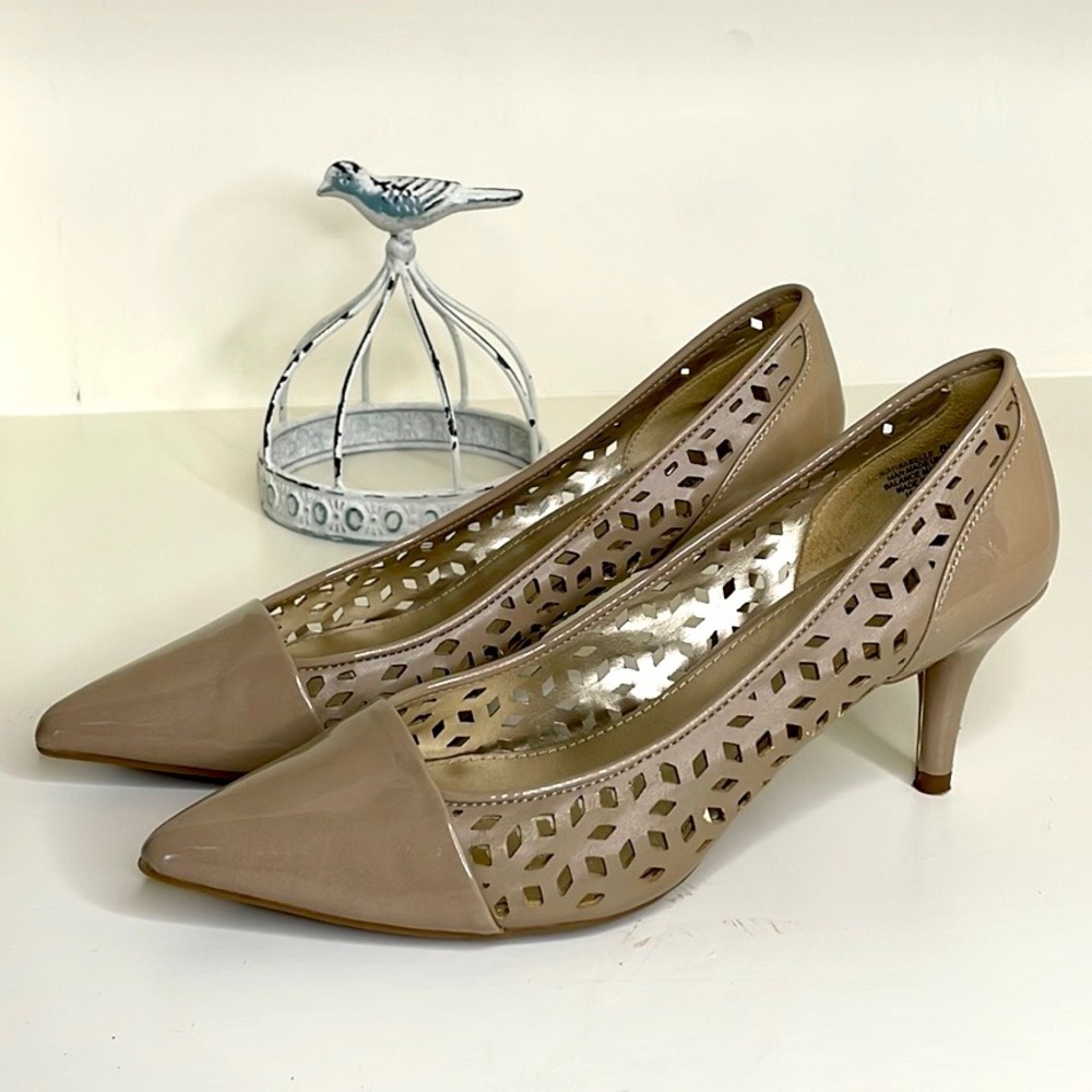 bandolino nude heels